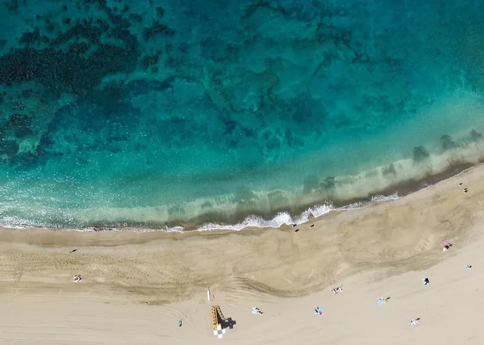 Home2book Modern Seaview & Pool, Americas Daire *