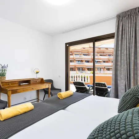 Appartamento Home2book Modern Seaview & Pool, Americas