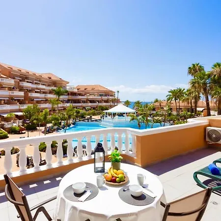 Appartamento Home2book Modern Seaview & Pool, Americas